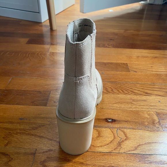 Dolce Vita H2O Caster Booties, Dune Suede, sz 7 - Picture 10 of 12
